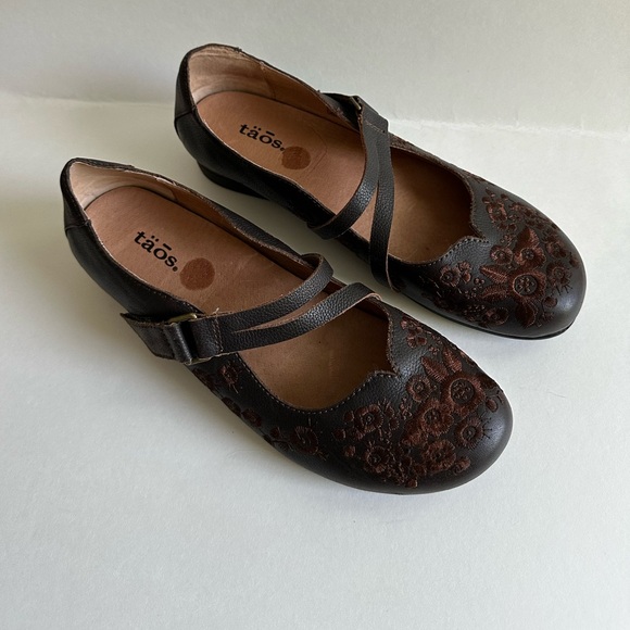 Taos Floral Embroidered Mary Jane Shoes In Dark Brown - Picture 3 of 7